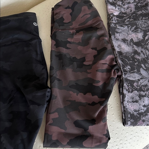 Athletic Leggings Bundle - Black, Camo & Gray Print lulu lemon - Picture 3 of 4